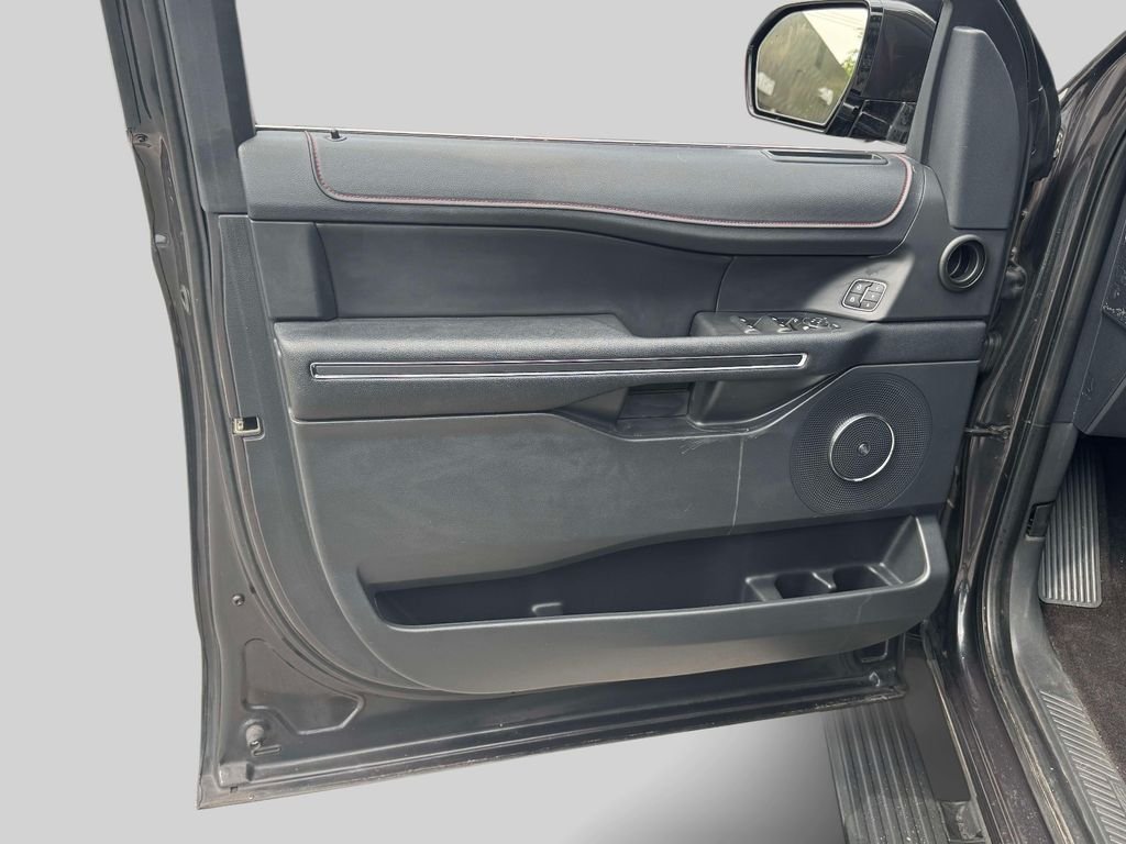 Used 2022  Ford Limited image 15