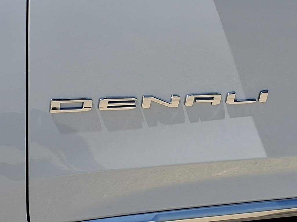 2026 GMC Yukon XL Denali - Photo 11