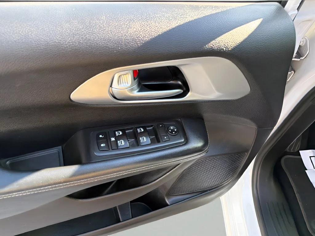 Used 2019 Bright White Clearcoat Chrysler Touring L Plus image 15