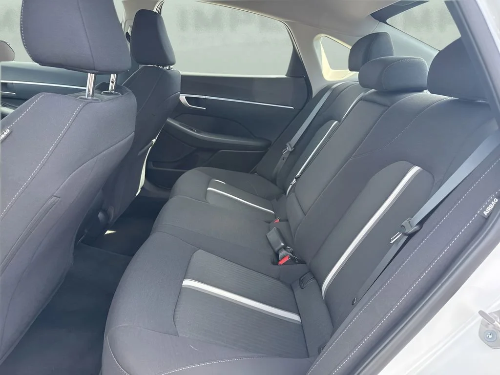 Used 2025 White Hyundai SEL image 12