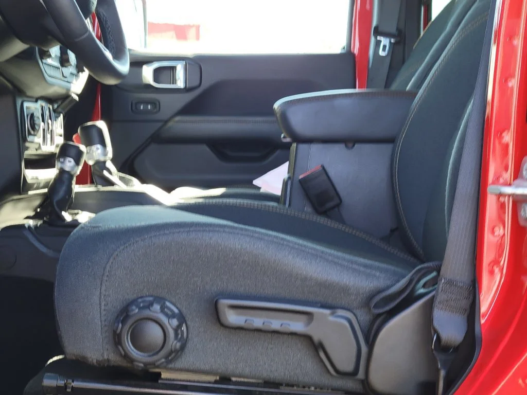 Used 2025 Red Jeep Sahara image 24