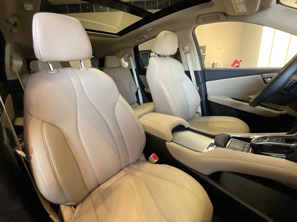 Used 2024  Acura Base image 20