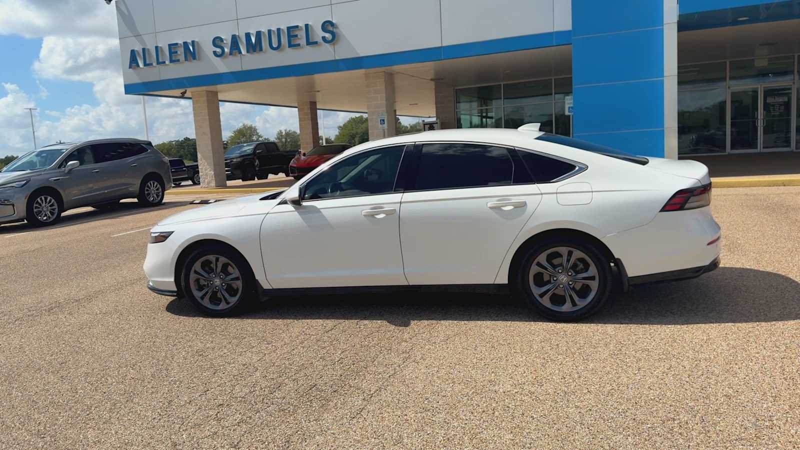 Used 2023 Platinum White Pearl Honda EX-L image 6
