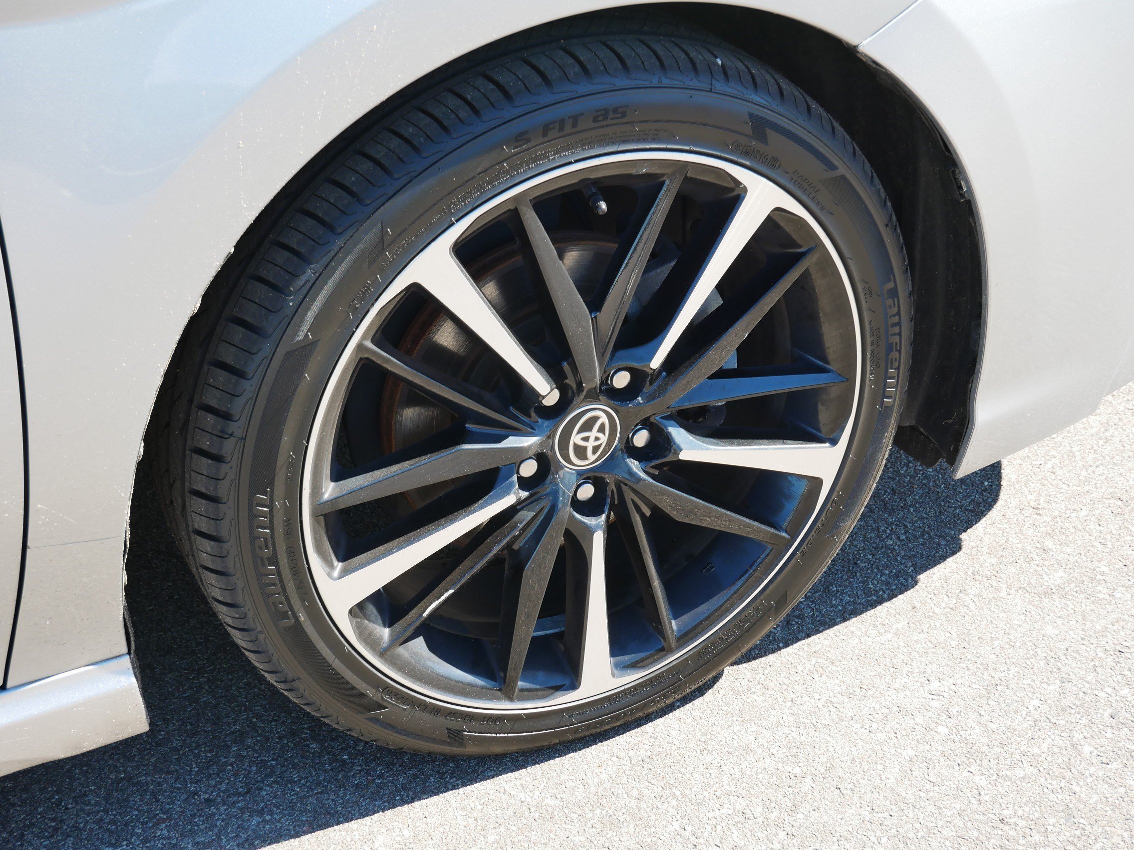 2020 Toyota Camry XSE - Photo 15
