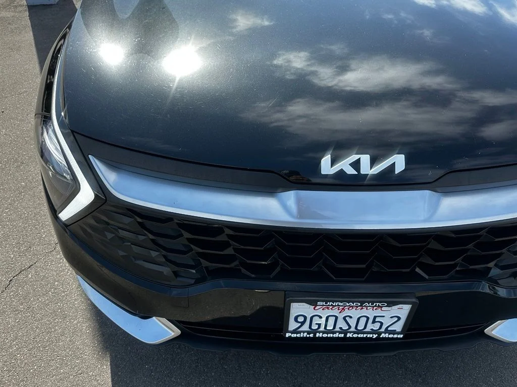 Used 2023 Black Kia LX image 4