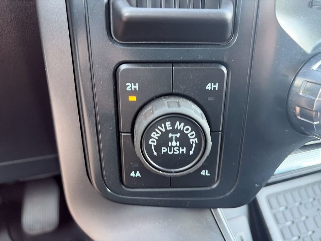 Used 2025 Silver Ford Lariat image 22