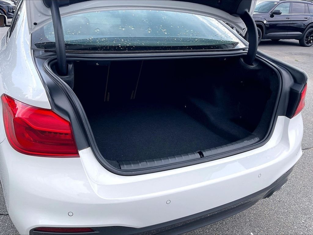 Used 2019 Alpine White BMW 540i xDrive image 36