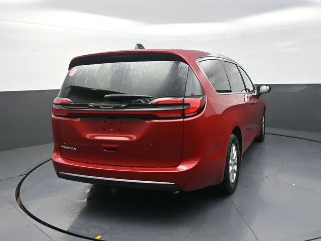 New 2027 Red Hot Pearl-Coat Exterior Paint Chrysler Select image 9