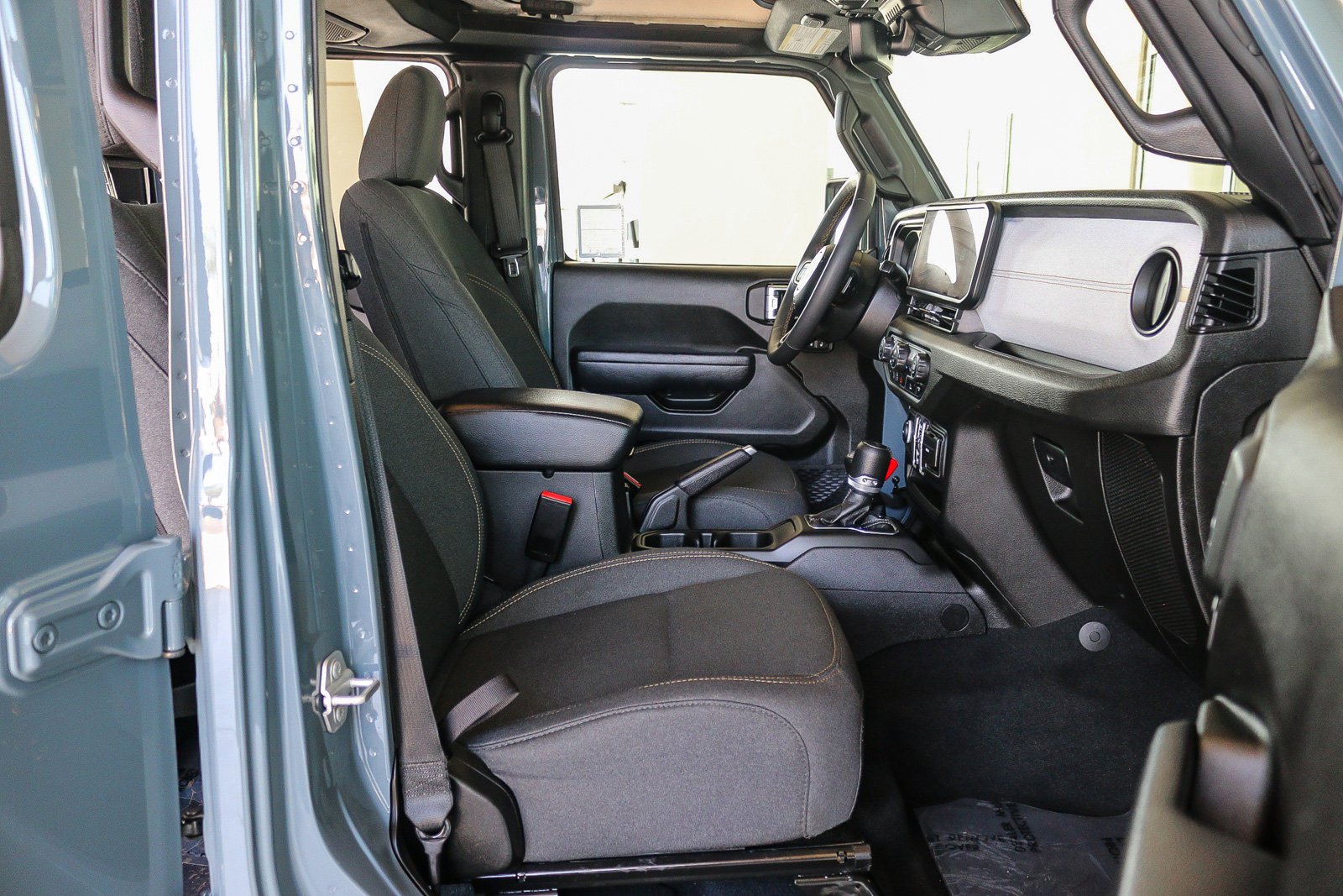 Used 2024 Anvil Clear Coat Jeep Sport S image 16