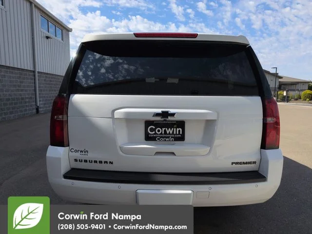 Used 2019 Summit White Chevrolet  image 4