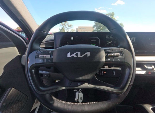 Used 2024 Snow White Pearl Kia Light Long Range image 10
