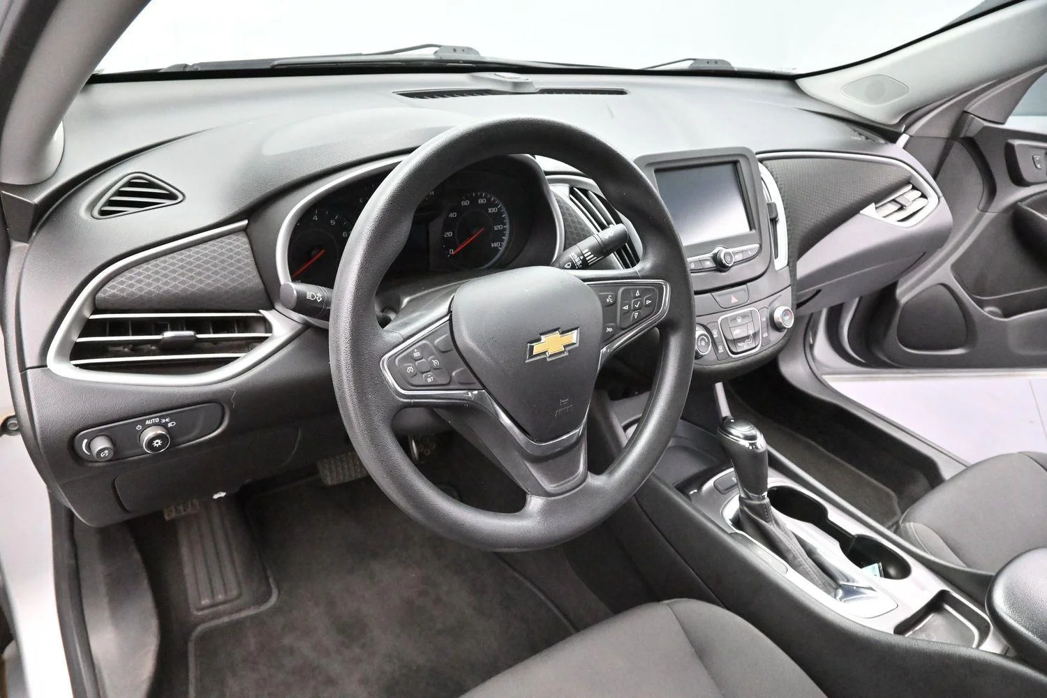 Used 2018 SILVER ICE METALLIC Chevrolet LS image 15