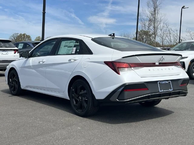 Used 2026 White Hyundai SEL Sport image 30