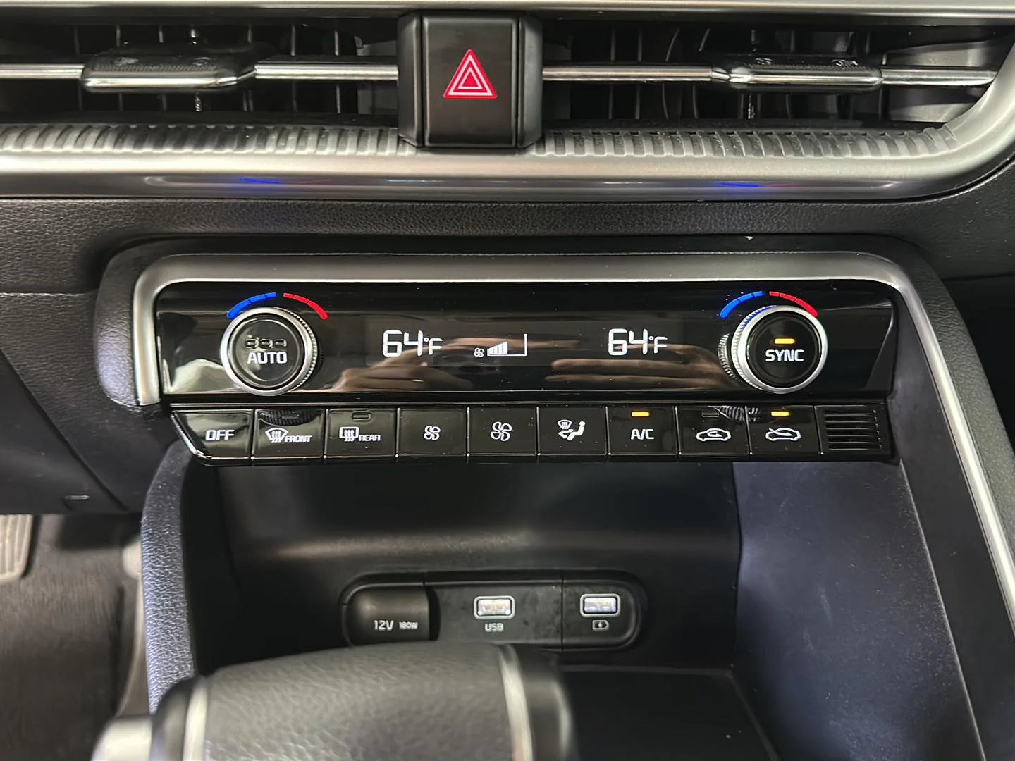 Used 2023 Everlasting Silver Kia LXS image 18