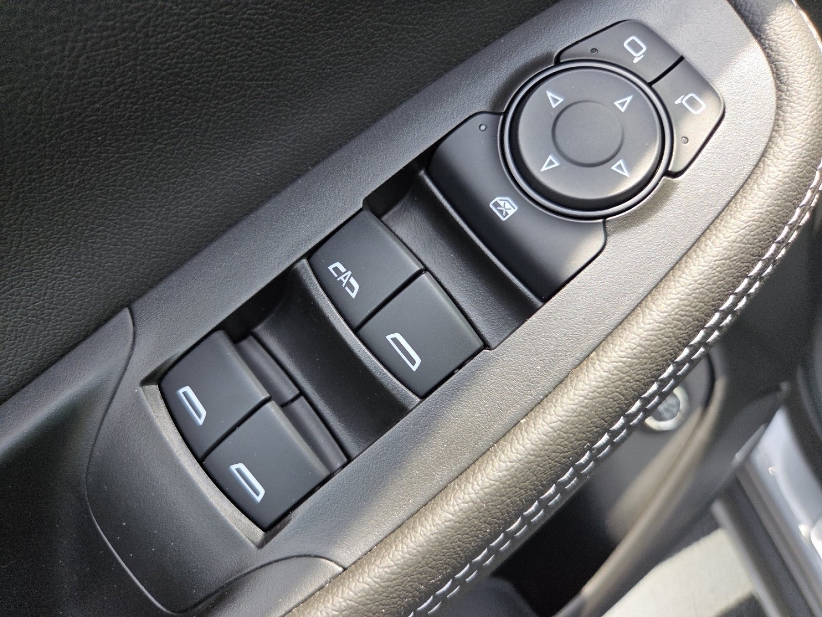 Used 2024 Gray Metallic Buick Avenir image 32