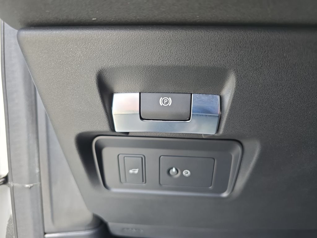 Used 2023 Fuji White Land Rover S image 29