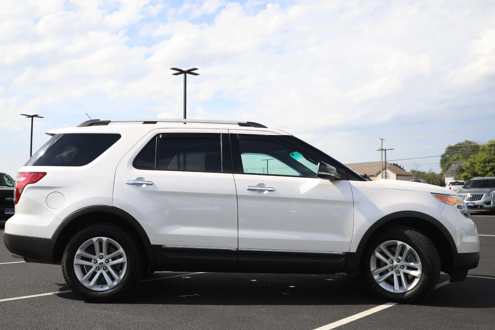 Used 2013 White Platinum Metallic Tri-Coat Ford XLT image 10