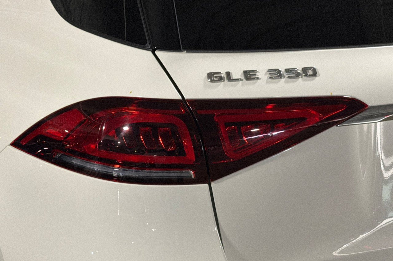 Used 2022 Polar White Mercedes-Benz GLE 350 image 27