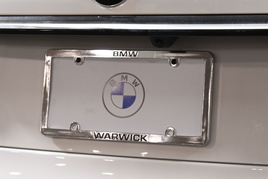New 2027 White Metallic BMW xDrive40i image 14