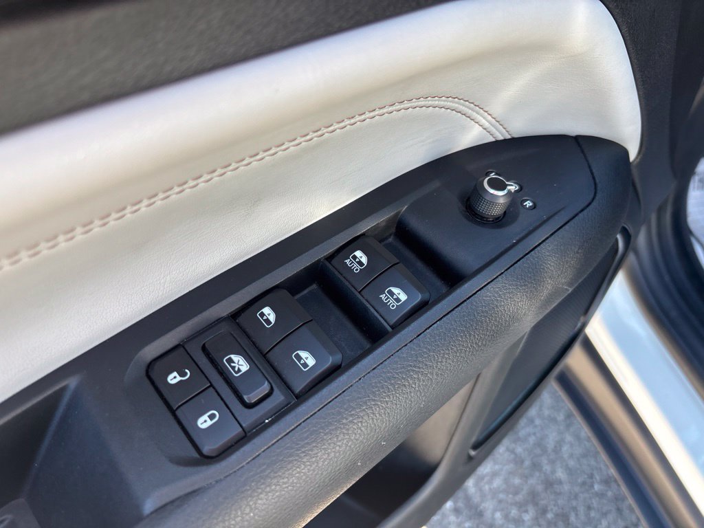 Used 2024 White Jeep Limited image 17