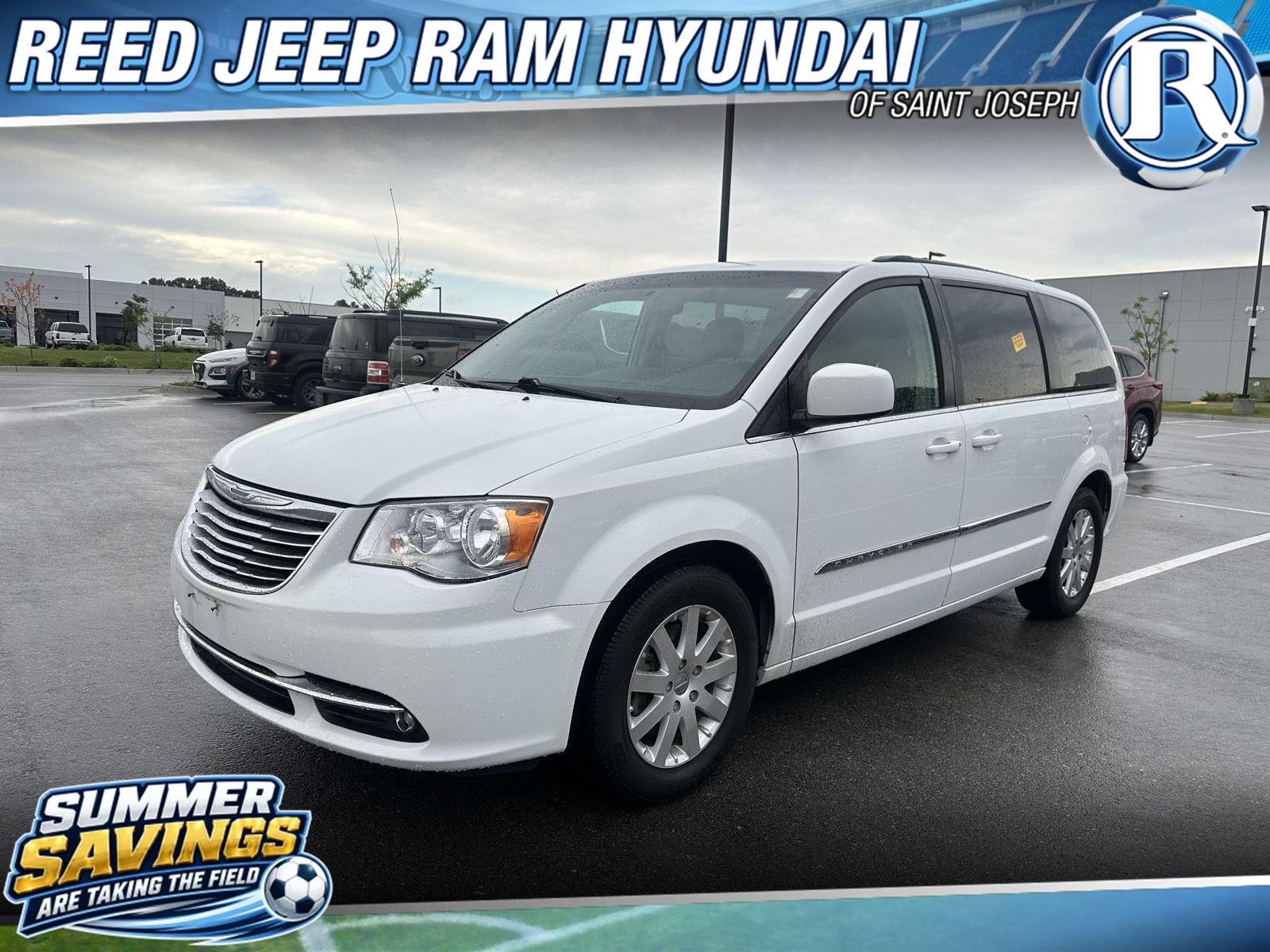 2014 Chrysler Town & Country Touring's photo
