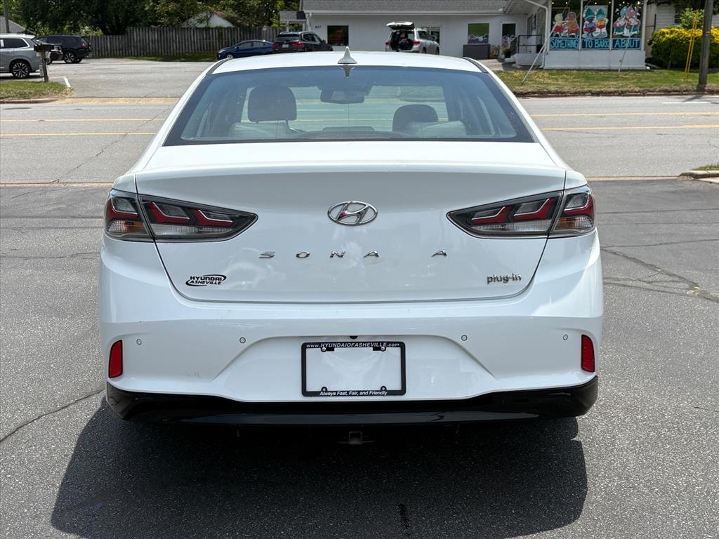 Used 2019 Hyper White Hyundai Limited image 4