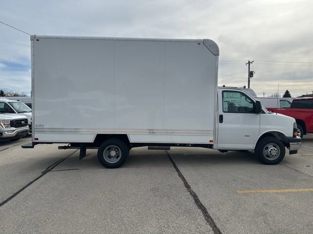 New 2025 Summit White Chevrolet 1WT image 4