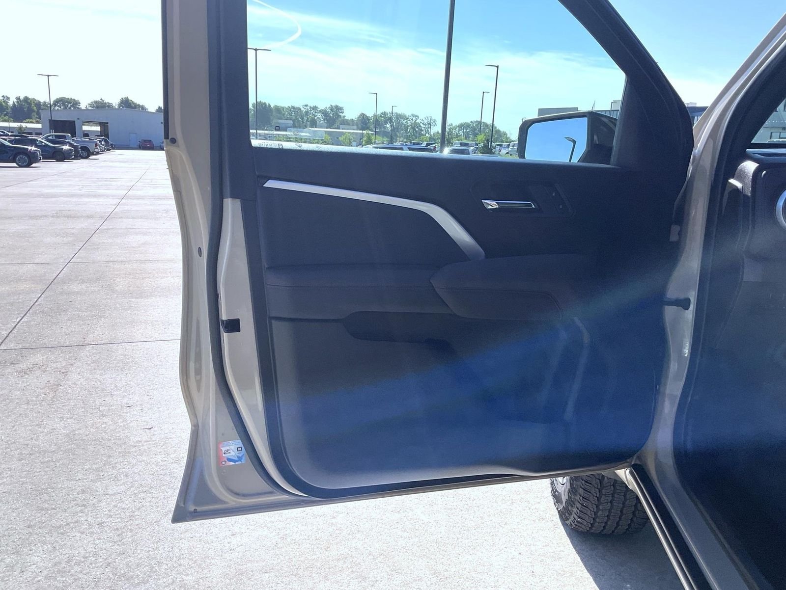 Used 2023 Beige Chevrolet Z71 image 10