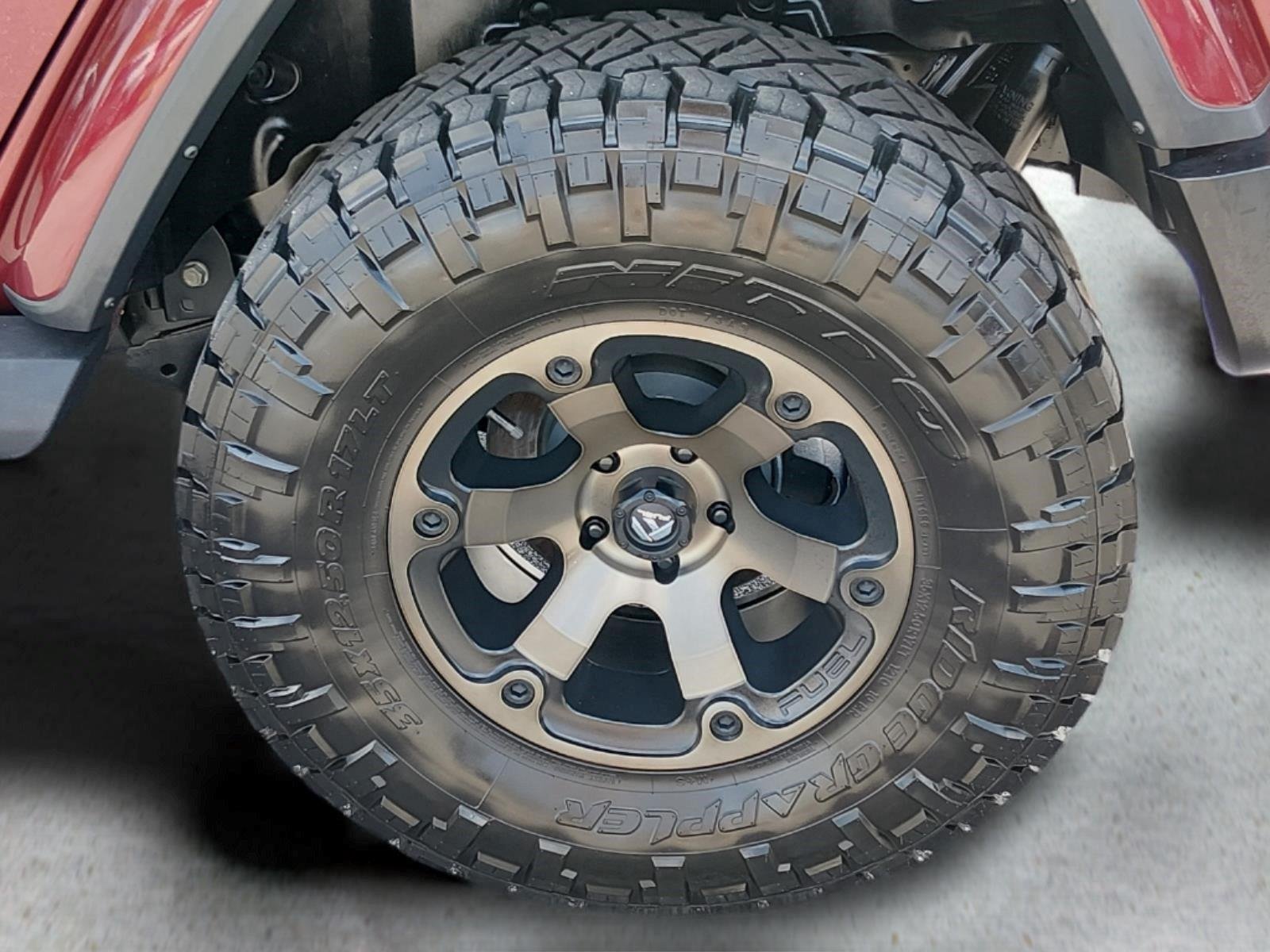 Used 2022 Snazzberry Pearlcoat Jeep Unlimited Sahara image 12
