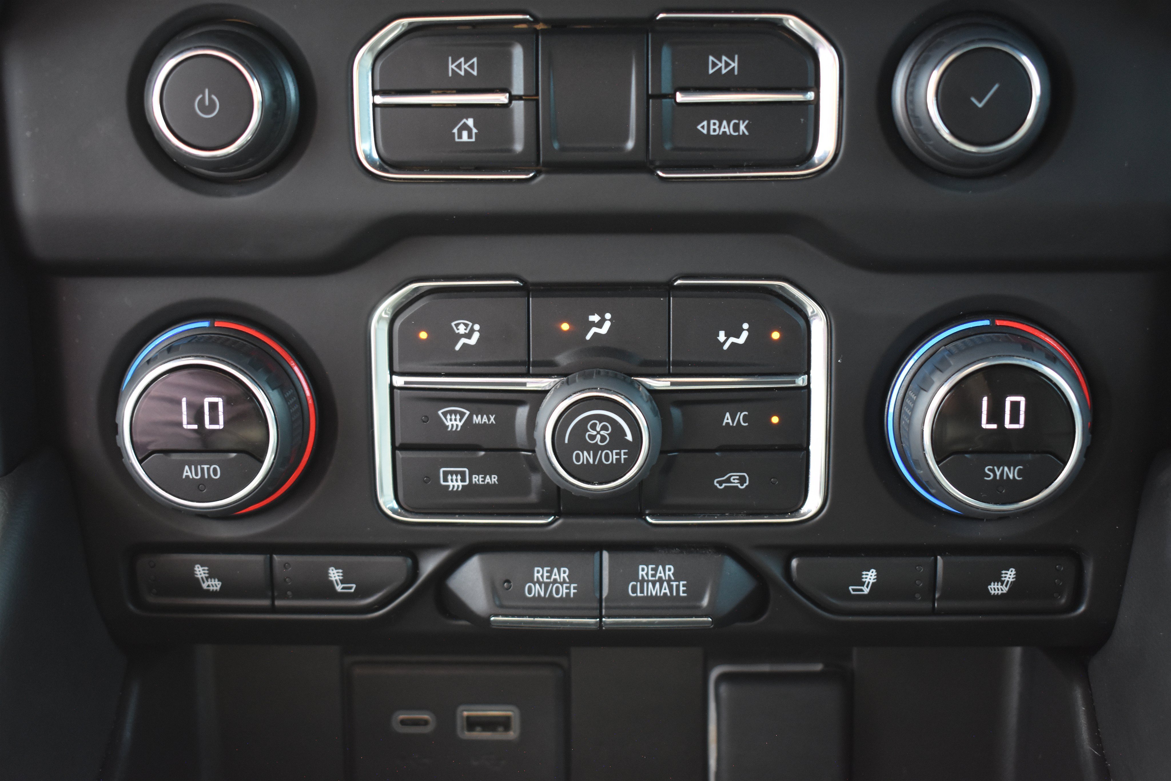 2023 Chevrolet Suburban LT - Photo 27