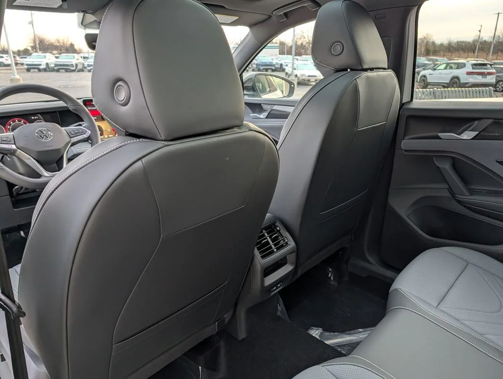 New 2026 White/off-white Volkswagen 2.0T SE R-Line Black image 14