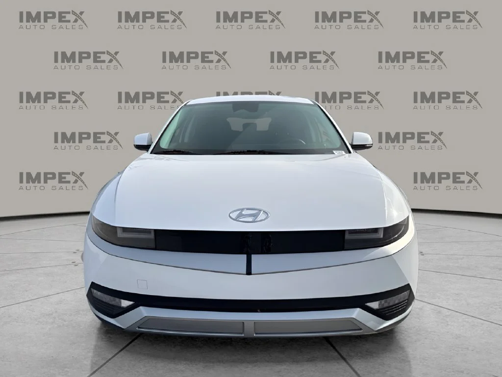 Used 2023 White Hyundai SE Standard Range image 8