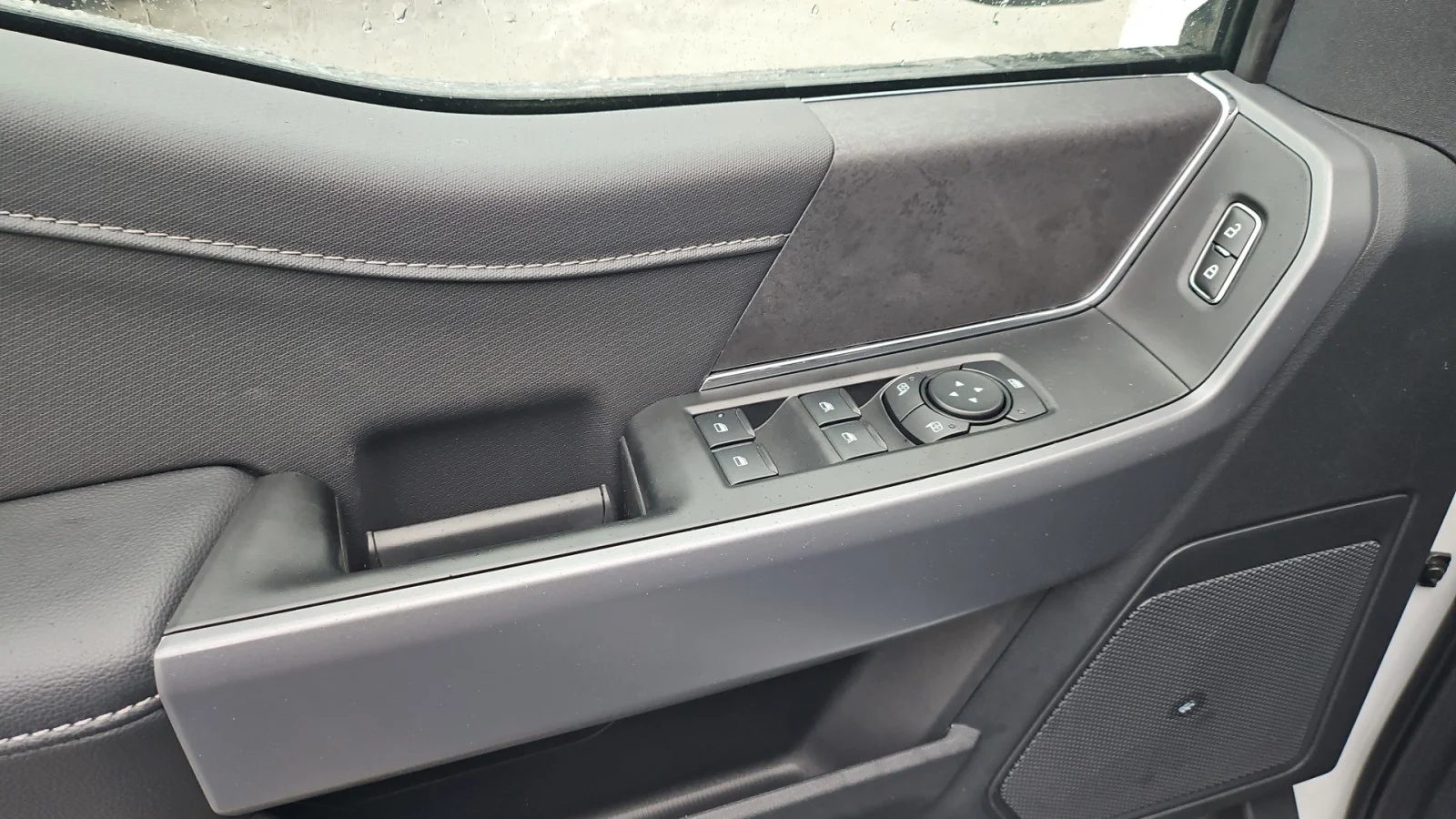 New 2026 Oxford White Ford XLT 4WD image 6