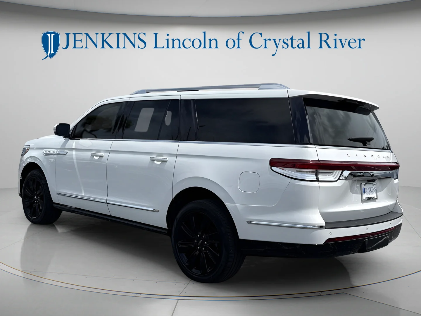 Used 2024 Pristine White Metallic Tri-Coat Lincoln Reserve image 9
