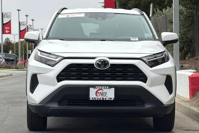 2025 Toyota RAV4 XLE - Photo 10