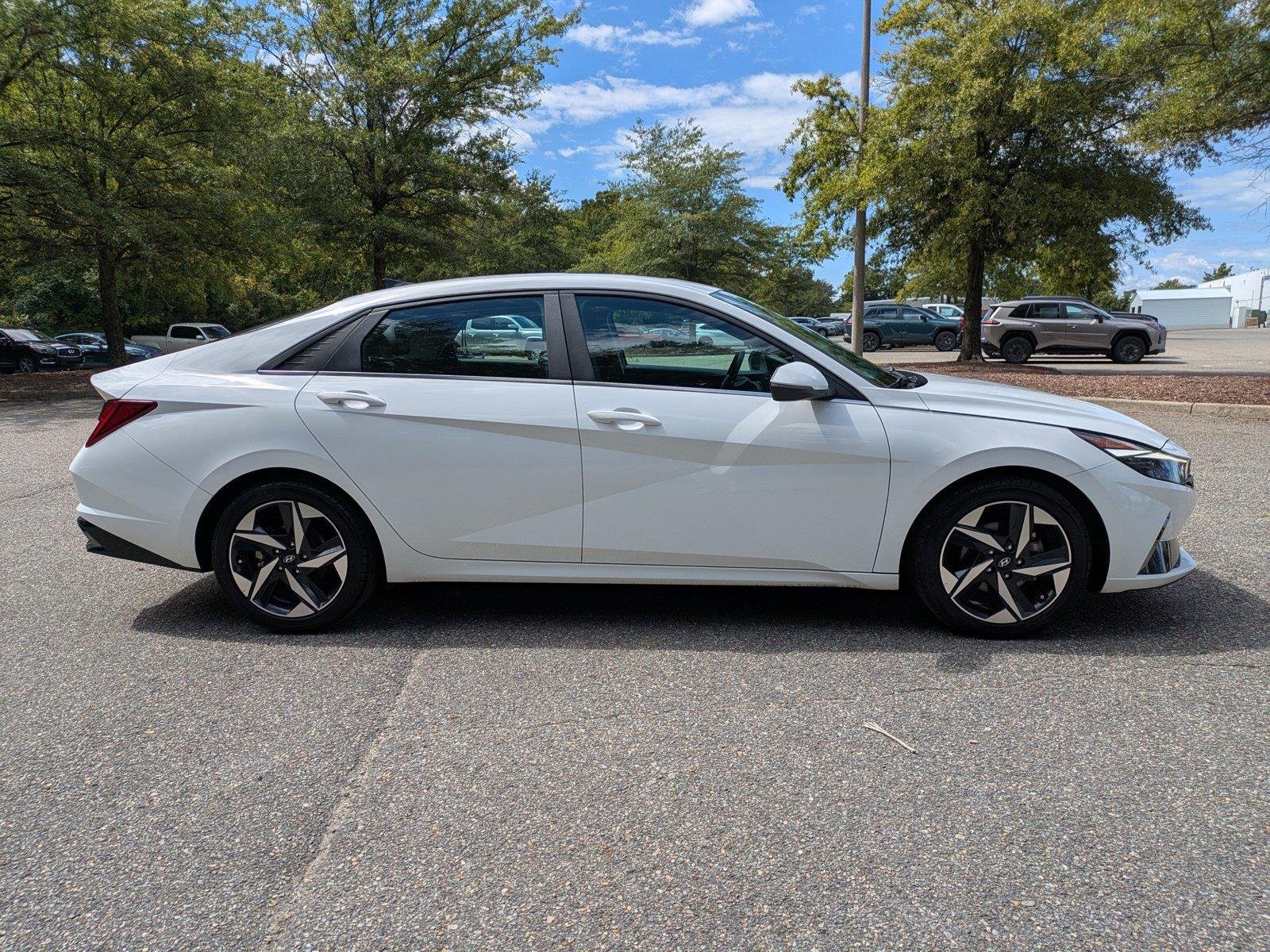 Used 2023 Lunar White Hyundai Limited image 3