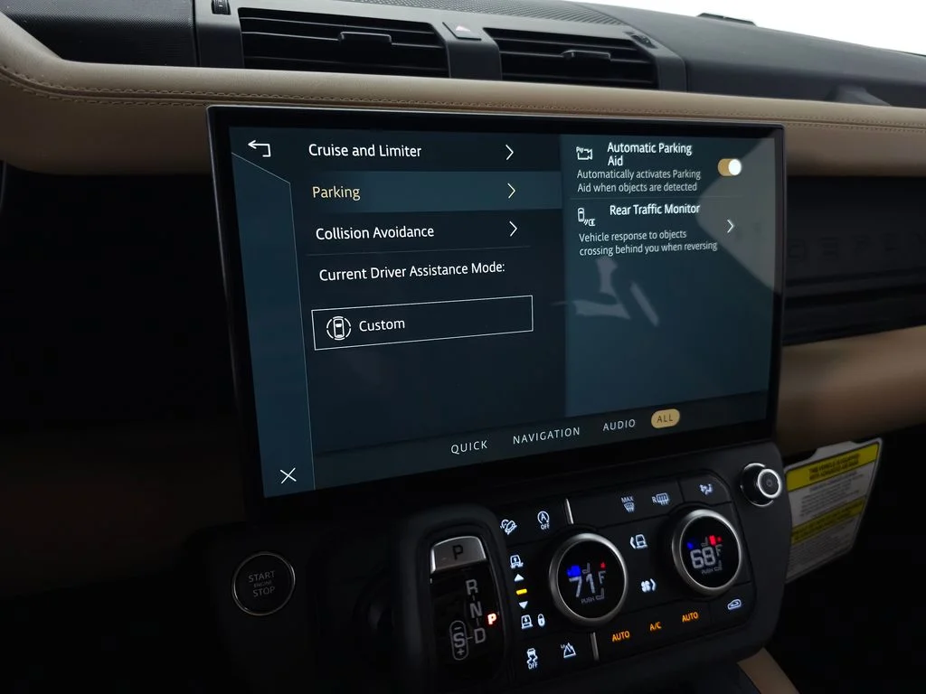 New 2026 Santorini Black Land Rover X-Dynamic SE image 24