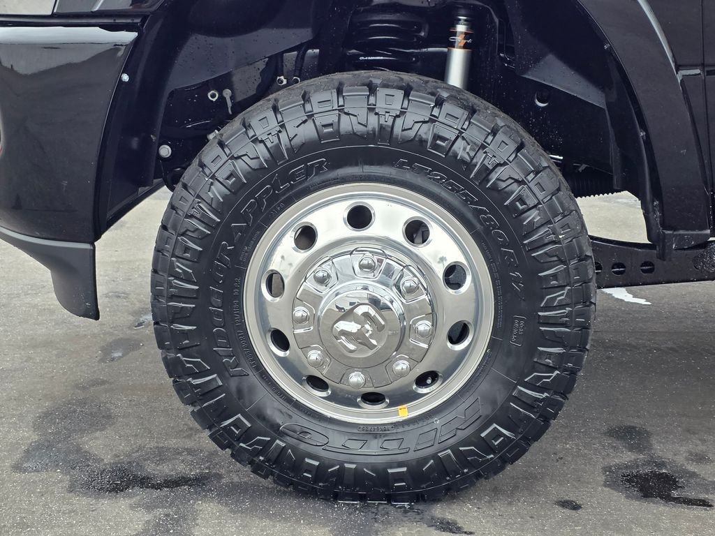 New 2026 Diamond Black Crystal Pearl-Coat Exterior Paint RAM Limited image 9