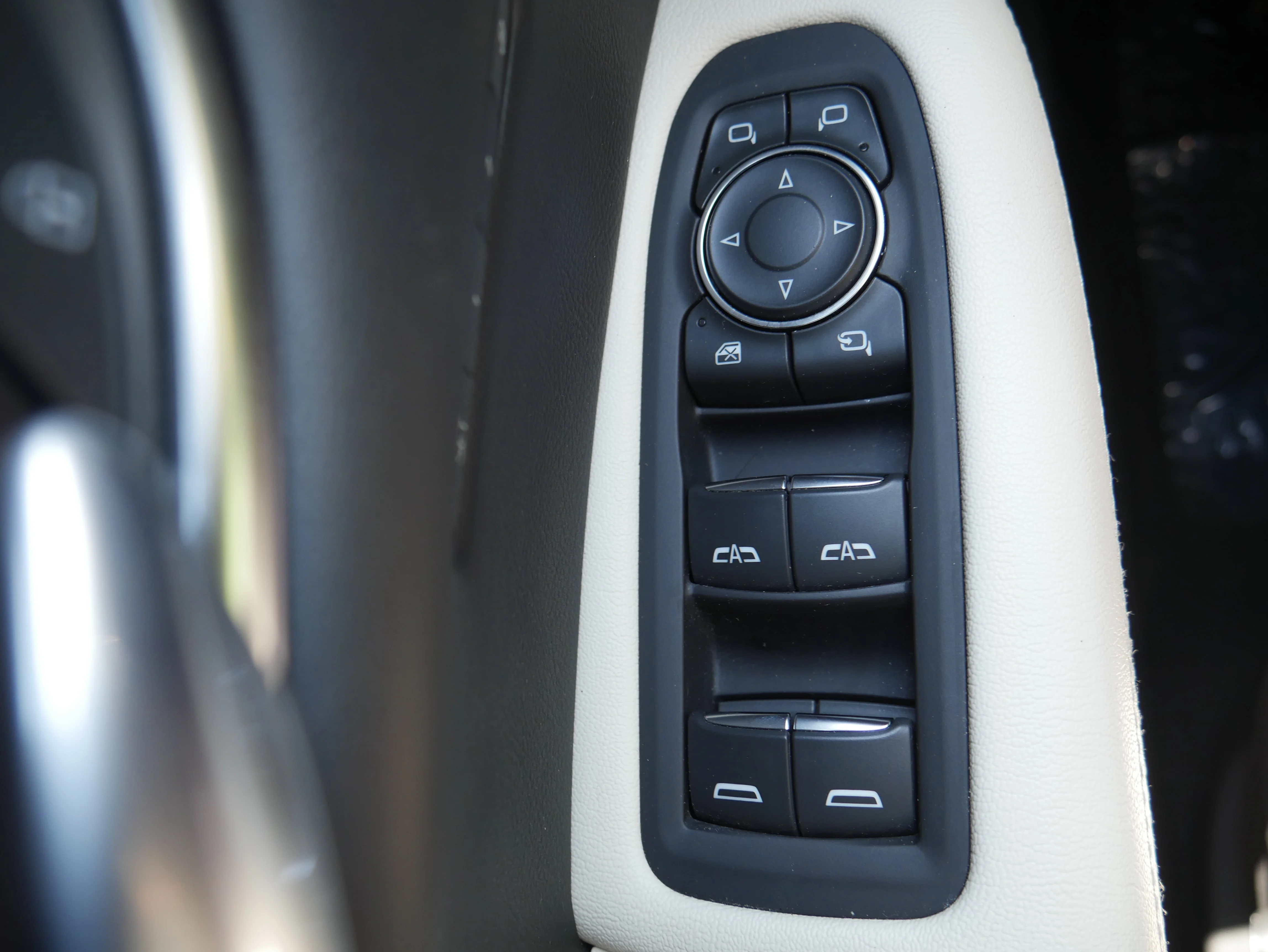 Used 2022 Rosewood Metallic Cadillac Sport image 31