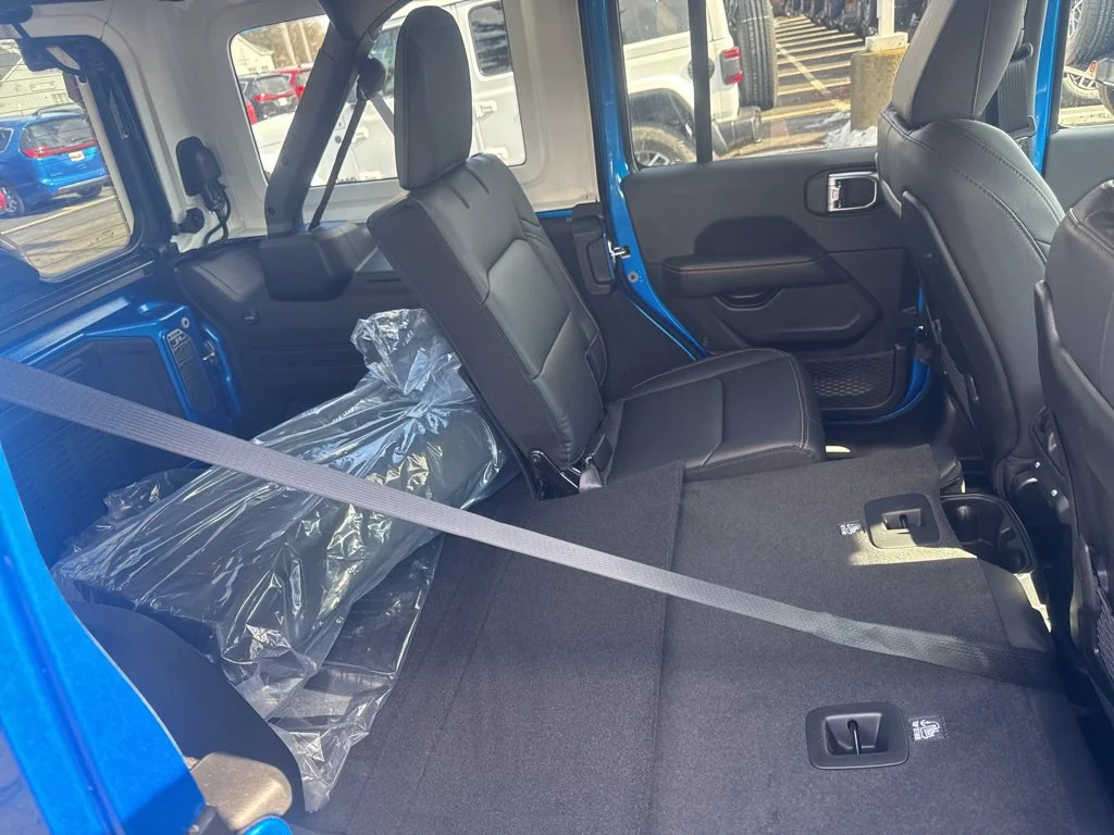 Used 2025 Blue Jeep Sahara image 54