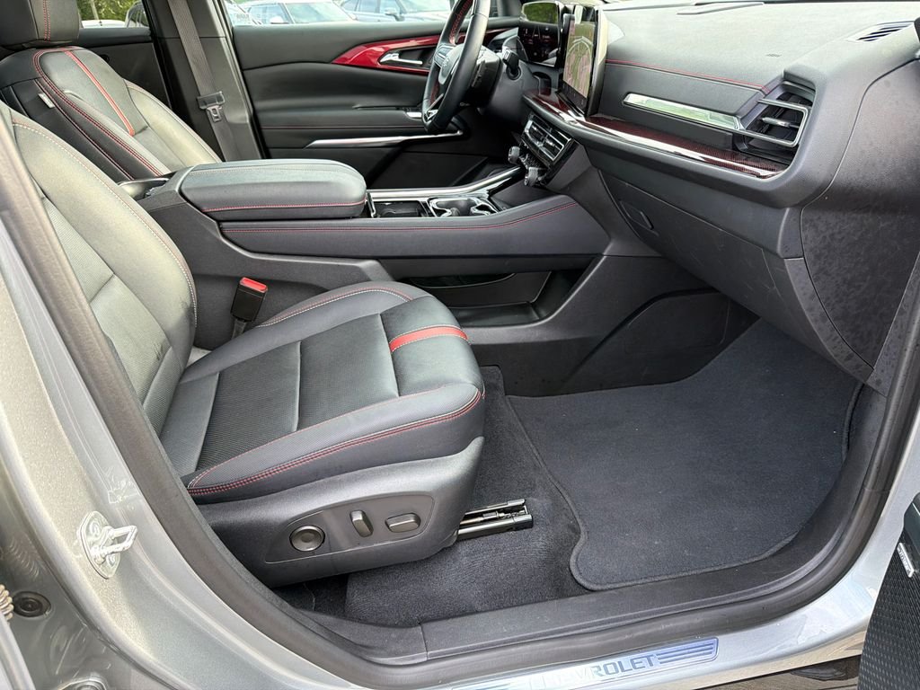 2025 Chevrolet Traverse RS - Photo 13