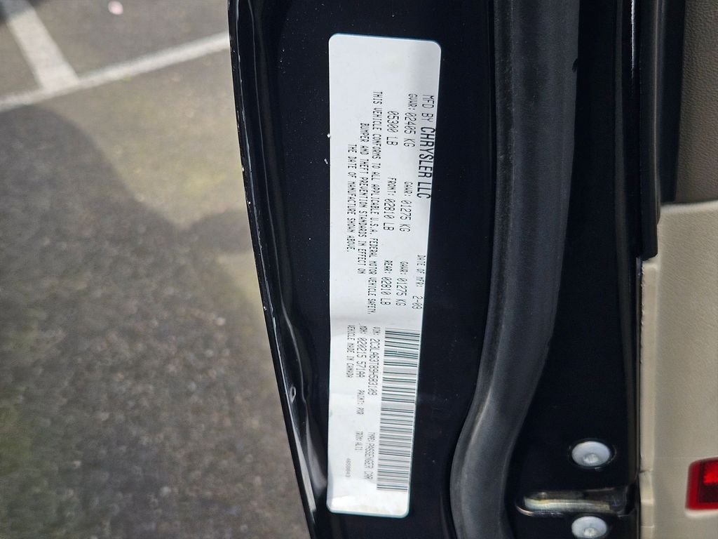 Used 2009 Brilliant Black Chrysler Hemi image 30