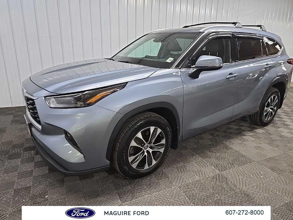 Used 2022 Moon Dust Toyota XLE image 10