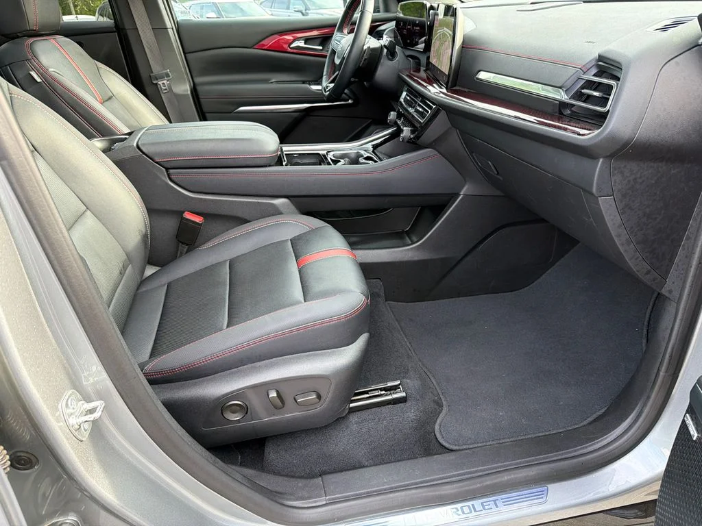 Used 2025 Gray Chevrolet RS image 13