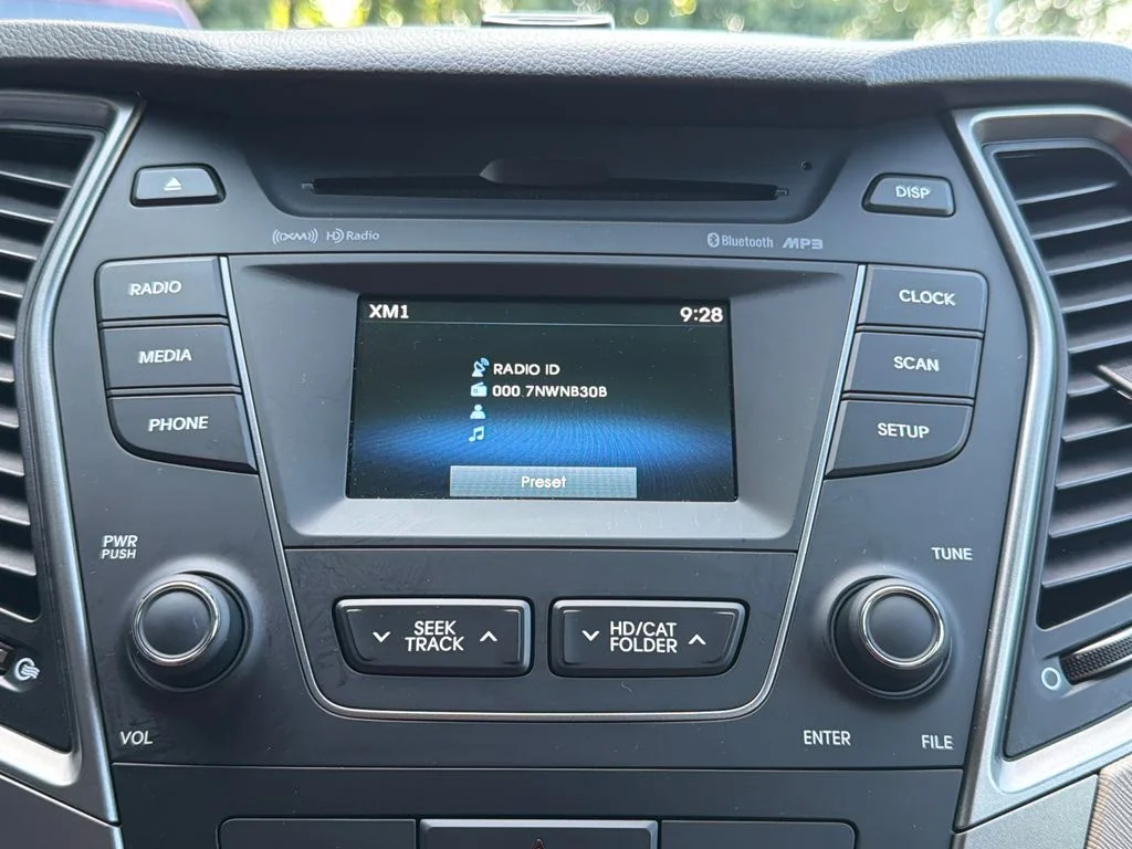Used 2014 Red Hyundai Base image 28