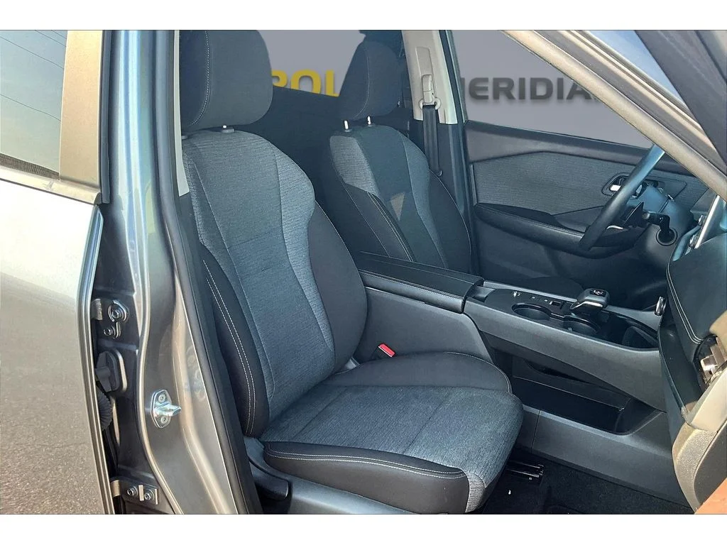 Used 2023  Nissan SV image 6