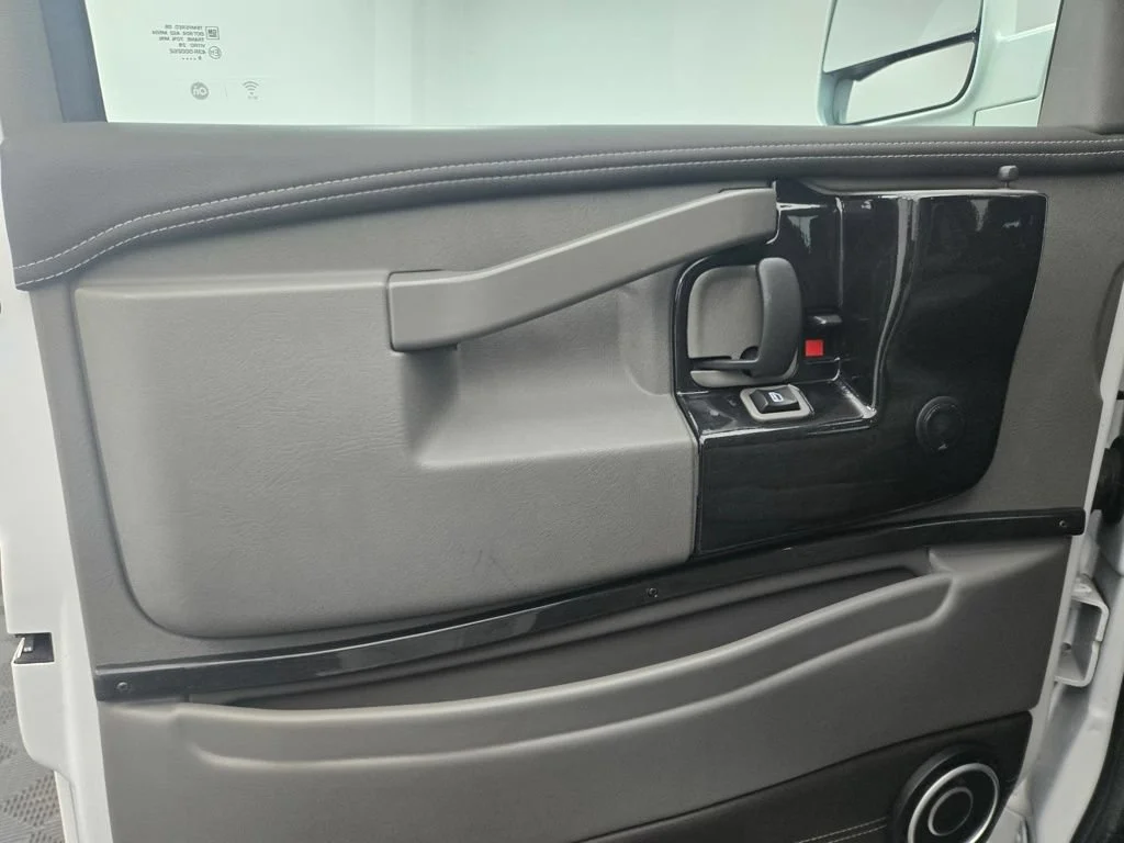 Used 2020 Summit White Chevrolet WT image 15