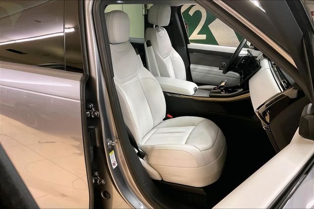 Used 2024 Gray Land Rover SE image 6
