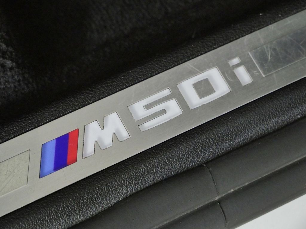 Used 2022 Alpine White BMW M50i image 24