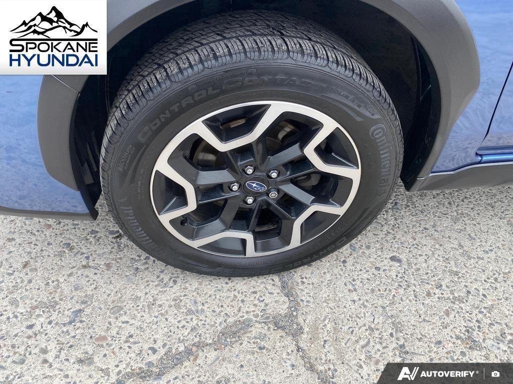 Used 2016 Quartz Blue Pearl Subaru Limited image 9